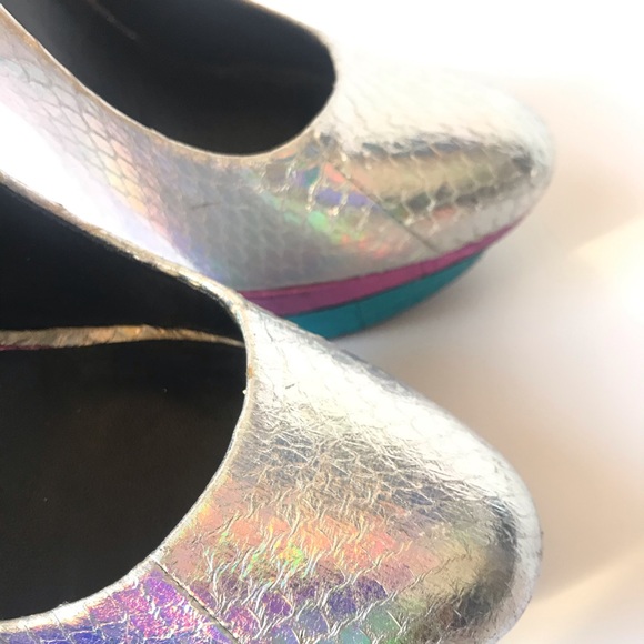 Brian Atwood Iridescent Snakeskin Platform Heels - Picture 5 of 8
